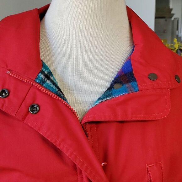 EDDIE BOUER RED JACKET, plaid lining. LOTS OS POCKETS, SIze Small Petite. - Picture 2 of 16